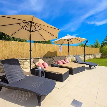 Karla By Istrialux וילה *