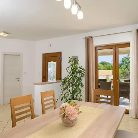 וילה Karla By Istrialux באלה