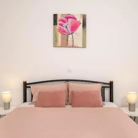 Karla By Istrialux באלה