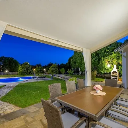 Karla By Istrialux * באלה