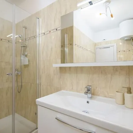 Karla By Istrialux * באלה