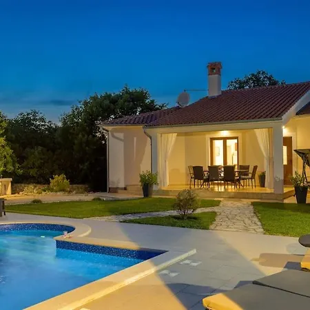 Karla By Istrialux וילה באלה